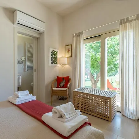 Villa Traghetto Sleeps 6 With Pool