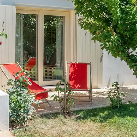 Traghetto Sleeps 6 With Pool Ostuni