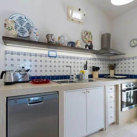 Traghetto Sleeps 6 With Pool Villa